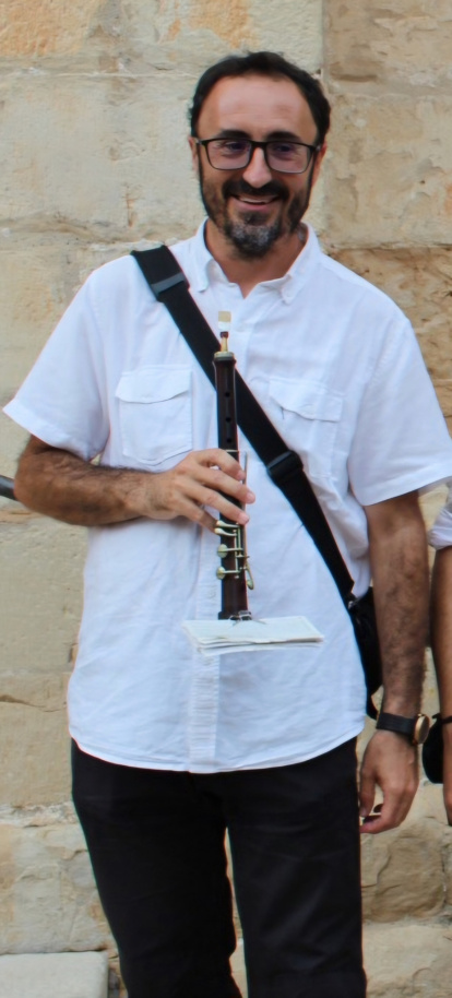 Ramon Fontova. És un estudiós de la cultura popular i toca la gralla en diversos esdeveniments festius.