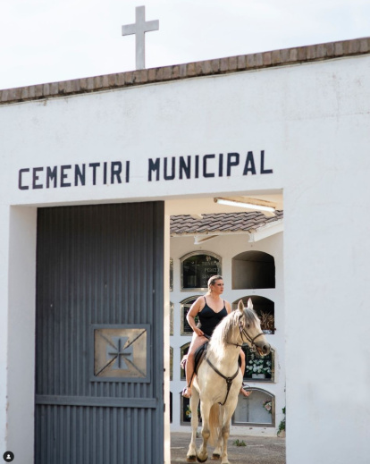 Les fotografies a cavall al cementiri d'Almenar