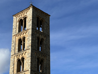 Símbolo patrimonial. Pisos superiores del campanario de Sant Climent de Taüll, un edificio icónico de postal.