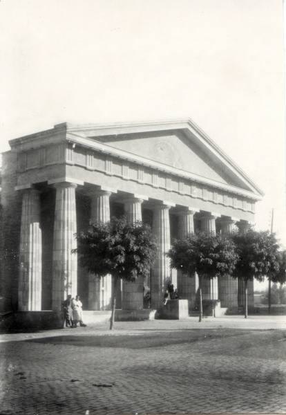 Mercat de Sant Lluís. Va ser la primera seu del Museu Morera i s’ubicava a
Blondel, on ara hi ha l’estació d’autobusos.