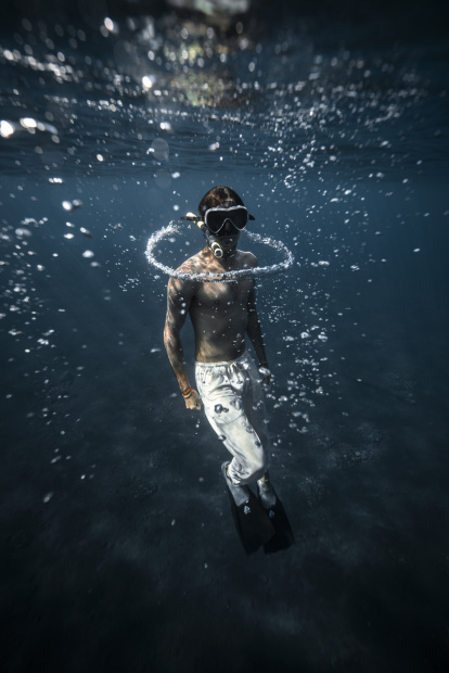 2o premio · Daniel Gregorio (Torrefarrera). Rompiendo el mar en calma en Amed, Indonesia.).