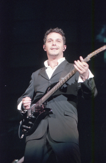Alejandro, el 1998, durant el seu concert al barri de la Mariola de Lleida.