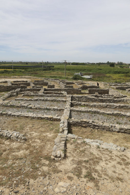 La part elevada ofereix una vista especial del jaciment, mostrant el seu urbanisme i convidant a conèixer-lo. - I. GÓMEZ