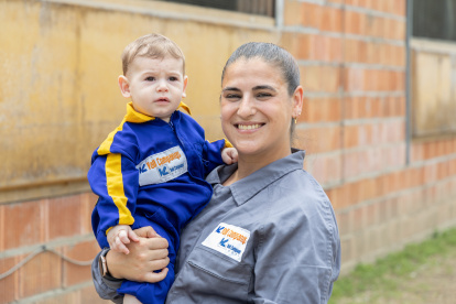Patrícia Ormo amb el seu fill.
