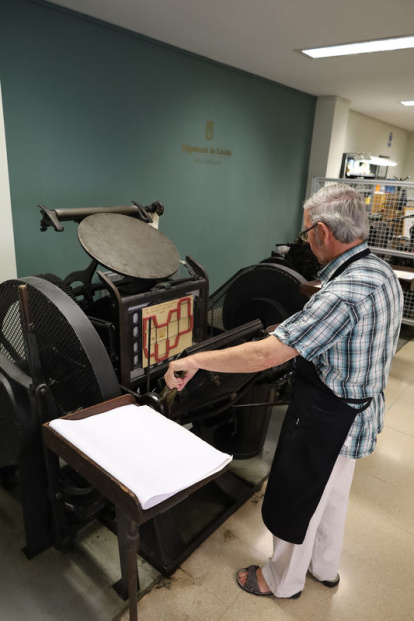 Maquinària intacta. Aquesta premsa tipogràfica original és una de les peces més destacades de la Sala, ja que encara funciona gairebé com el primer dia. - I.G.C