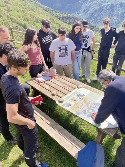 Estudiants de Geografia i Turisme durant una activitat. - UDL