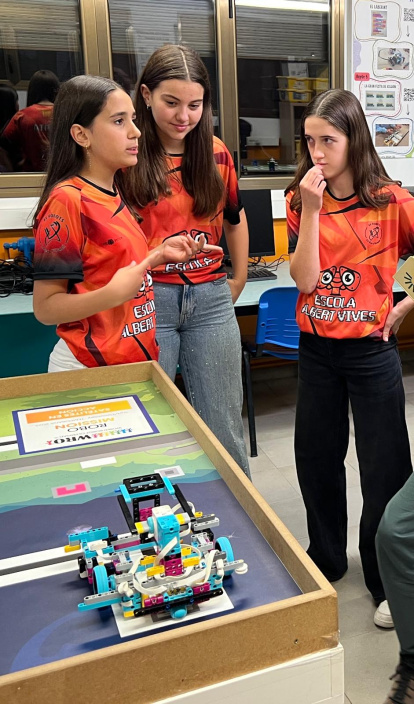 Iune Giró, Berta Garcia i Ainara Pujantell, de l'equip AV Les Tres Bessones.