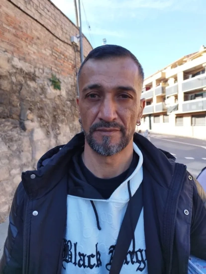 S’atrinxeren davant del bloc amb okupes de les Borges per protestar pel desallotjament - RR