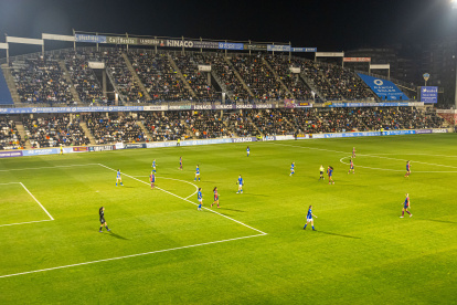 5 de febrer. Fita històrica de l’esport femení lleidatà. L’AEM-Barça va reunir prop de 10.000 espectadors al Camp d’Esports per presenciar la semifinal de la Copa Catalunya, guanyada per les blaugranes.
