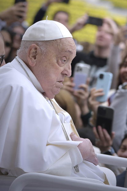 20 d’abril. Una de les últimes imatges amb vida del papa Francesc, a la plaça de Sant Pere del Vaticà. Va morir l’endemà amb 88 anys.
