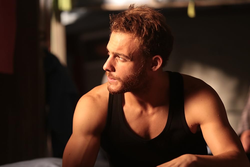 Kerem Bürsin regresa con 