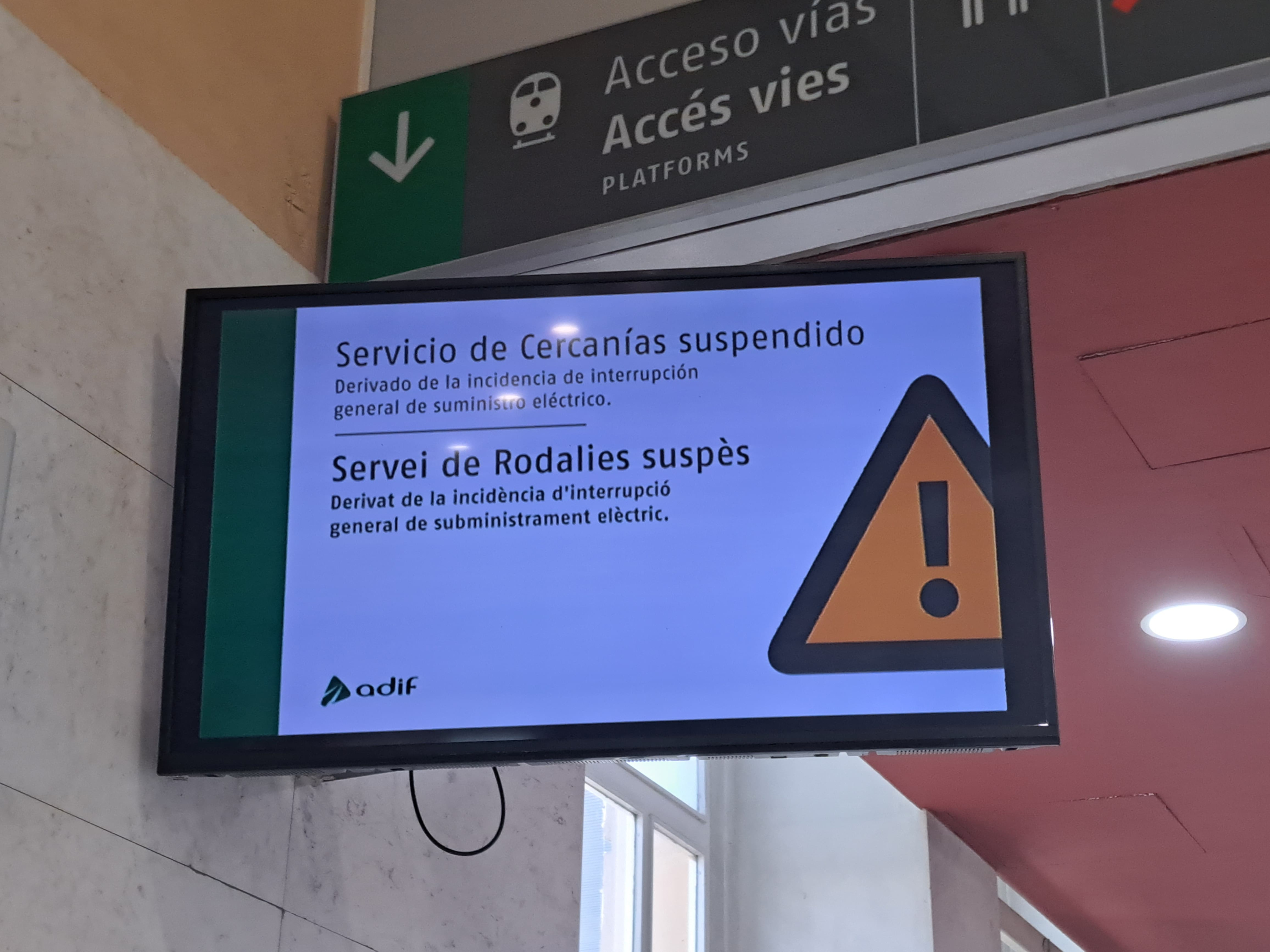 Rodalies recupera parcialmente el servicio con los primeros trenes en ...