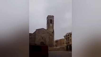 Deu anys del campanar de l'església de Rosselló